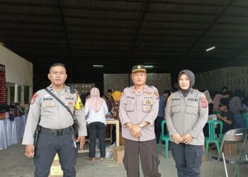 Polsek Sukaraja Kerahkan Sejumlah Personelnya Untuk Amankan Kegiatan Penyortiran Dan Pelipatan Surat Suara Pemilu 2024