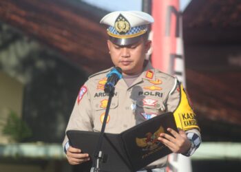 Jawab Soal Polwan, Tiga Siswa SMKN 1 Sukabumi Dihadiahi Helm Keselamatan