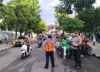 Panit Samapta Polsek Cikole Laksanakan Pengaturan Pagi