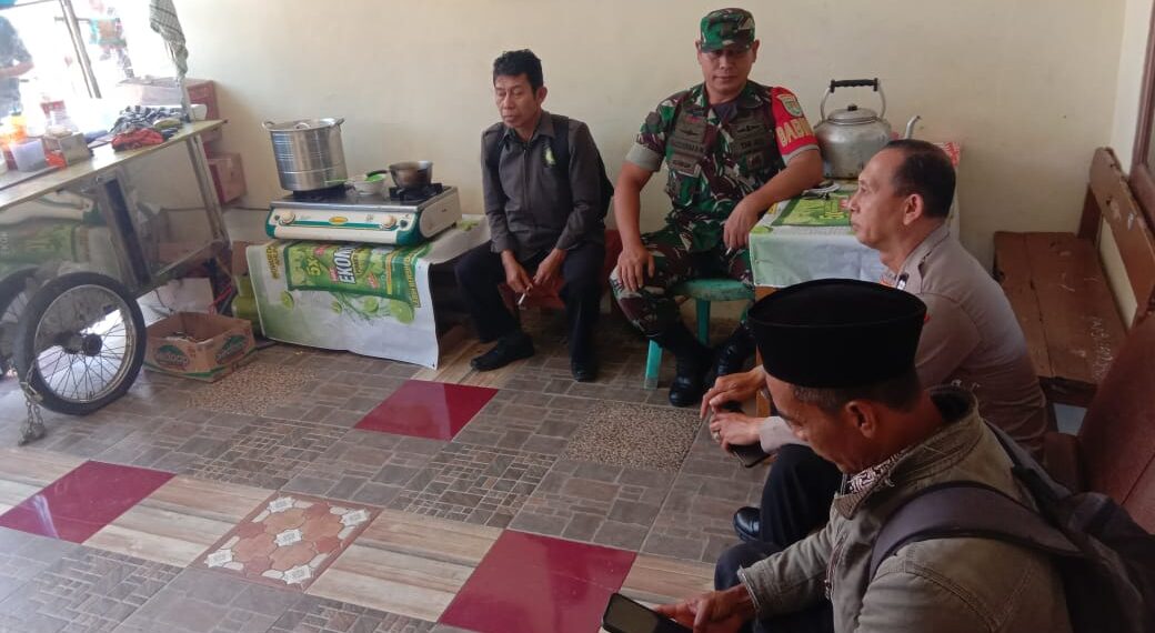 Dekati Warga Babinkamtibmas Bersinergi dengan Babinsa Sambangi Warga dan Berikan Imbauan Kamtibmas