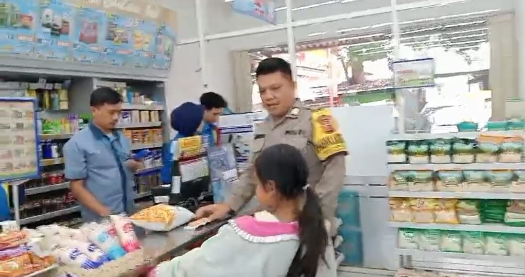 Polsek Sukaraja Bantu Warga Yang Membutuhkan
