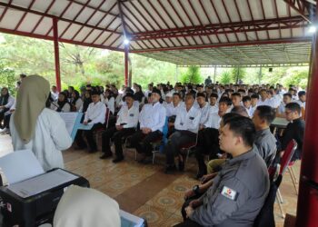Hadiri Pelantikan Pengawas Tempat Pemungutan Suara (PTPS) Wakapolsek Warudoyong