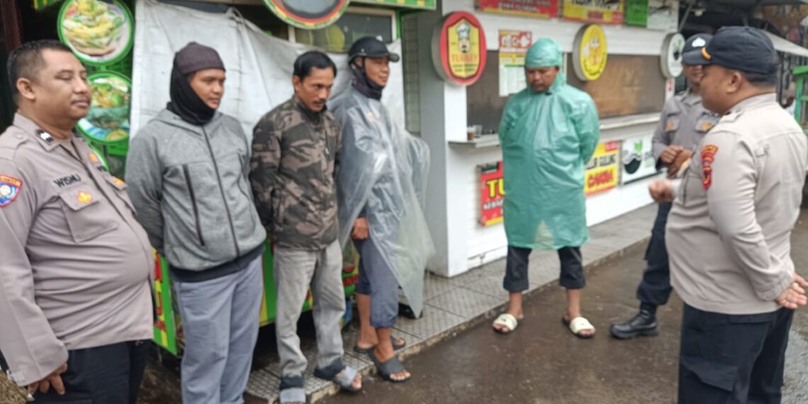 Unit Samapta Polsek Cisaat Intensifkan Patroli Dialogis Jelang Pemilu
