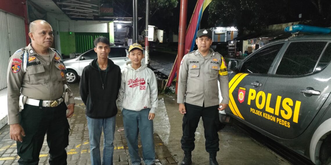 Polsek Kebon Pedes Laksanakan Patroli Wilayah Kecamatan Kebon Pedes Pasca Hujan untuk Antisipasi Bencana Alam