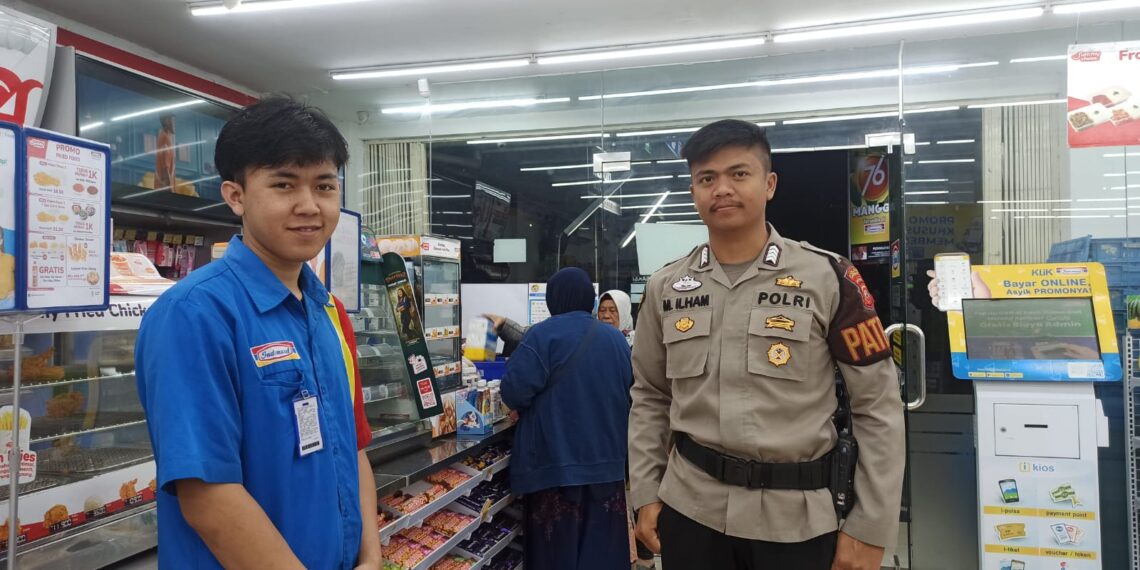 Beri Himbauan Kamtibmas Polsek Lembursitu Patroli Sambang Karyawan Alfamart Dan Indomart