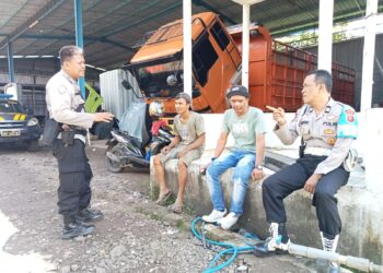Berikan Himbauan Kamtibmas Unit Samapta Polsek Lembursitu Patroli Dialogis Dengan warga