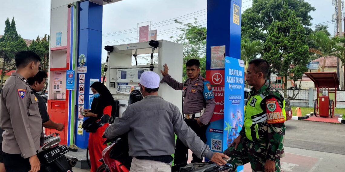 Patroli SPBU di Kecamatan Sukalarang, Anggota Polsek Sukalarang Imbau Jaga Kamtibmas