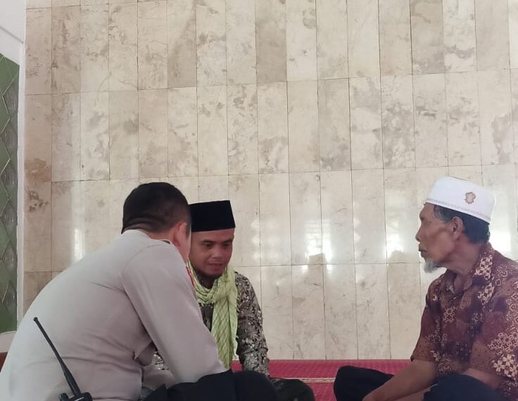 Bhabinkamtibmas Polsek Lembursitu Patroli Sambang Ke Tokoh Agama