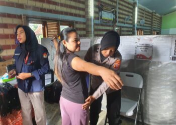 Polsek Warudoyong Kerahkan Sejumlah Personelnya Untuk Amankan Kegiatan Penyortiran Dan Pelipatan Surat Suara Pemilu 2024
