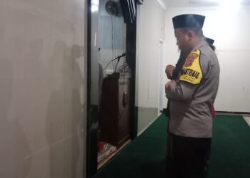 Bhabinkamtibmas Kelurahan Nanggeleng Polsek Citamiang Shalat Subuh Berjamaah Bersama Di Bertempat Di Mesjid Al Ihklas