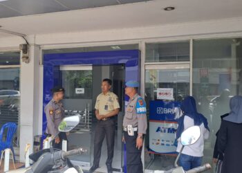 Guna mlenciptakan keamanan dan kondusif, Polsek Citamiang Patroli Dialogis dan Sambangi Warga.