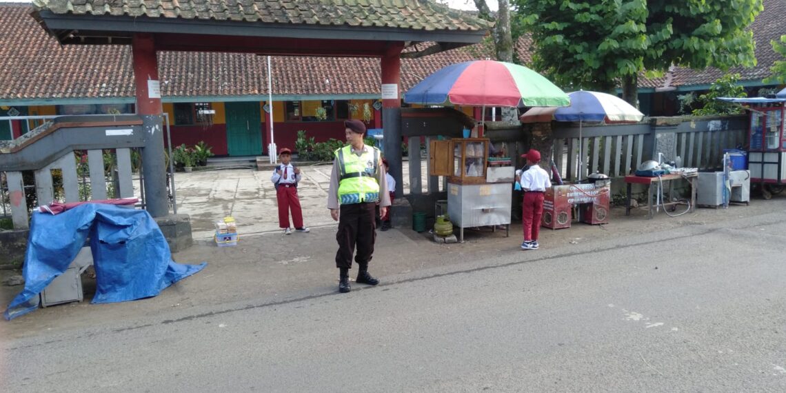Unit Samapta Polsek Cireunghas Melaksanakan Pengaturan Pagi