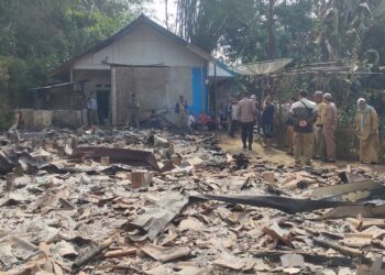 Polsek Cireunghas cek kebakaran rumah rumah di kp. Cadas gantung rt.05/04 desa bencoy kecamatan cireunghas kab. Sukabumi
