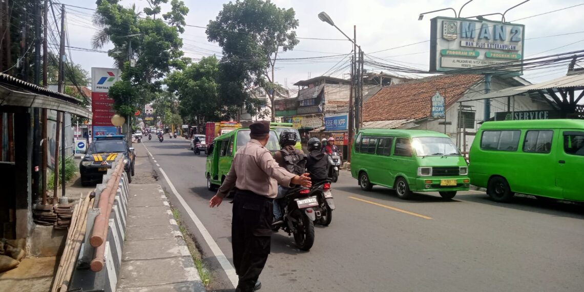 Unit Patroli Polsek Gunung Puyuh Polres Sukabumi Kota Secara Rutin Laksanakan Kegiatan Penjagaan Dan Pengaturan (Gatur) Lalu Lintas