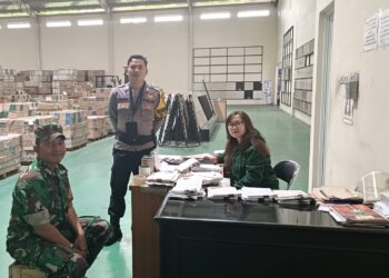 Babinkamtibmas bersinergi dengan Babinsa Sambangi Warga dan Berikan Imbauan Kamtibmas