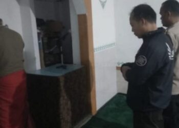 Polsek Kadudampit Lakukan Shalat Subuh Berjamaah