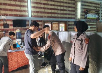 Amankan Kegiatan Penyortiran Dan Pelipatan Surat Suara Pemilu 2024, Polsek Warudoyong Kerahkan Sejumlah Personelnya