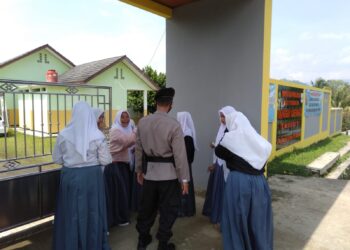Anggota Unit Samapta Polsek Cireunghas Melaksanakan Kegiatan Police Goes To School