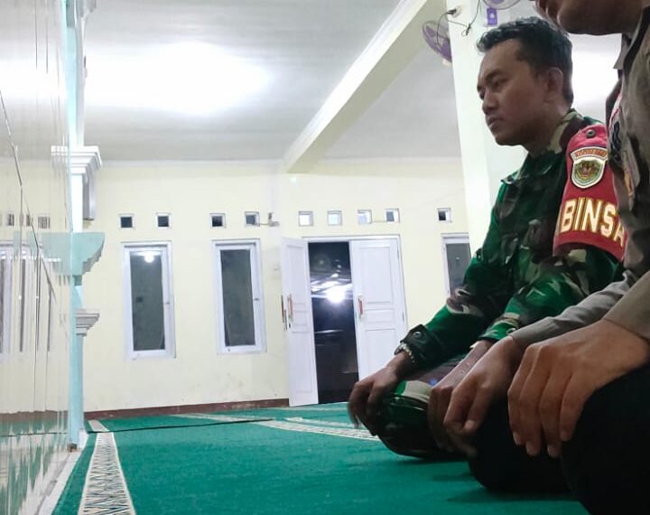 Bhabinkamtibmas Lakukan Sholat Subuh Berjama’ah Bersama Warga