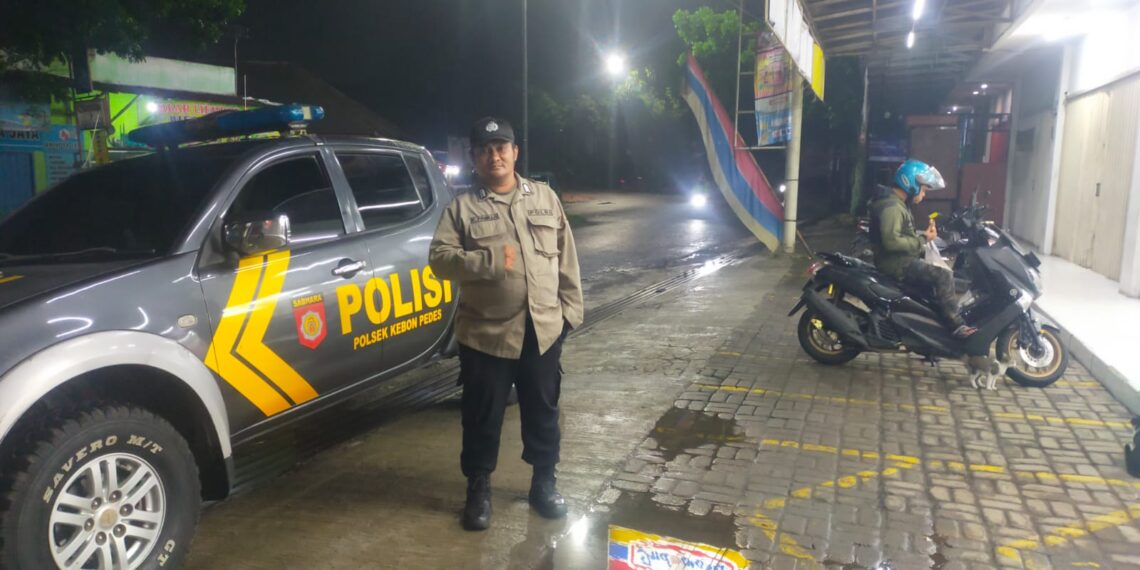 Patroli Malam Hari Antisipasi Tindak Kriminalitas Wilayah Kecamatan Kebon Pedes