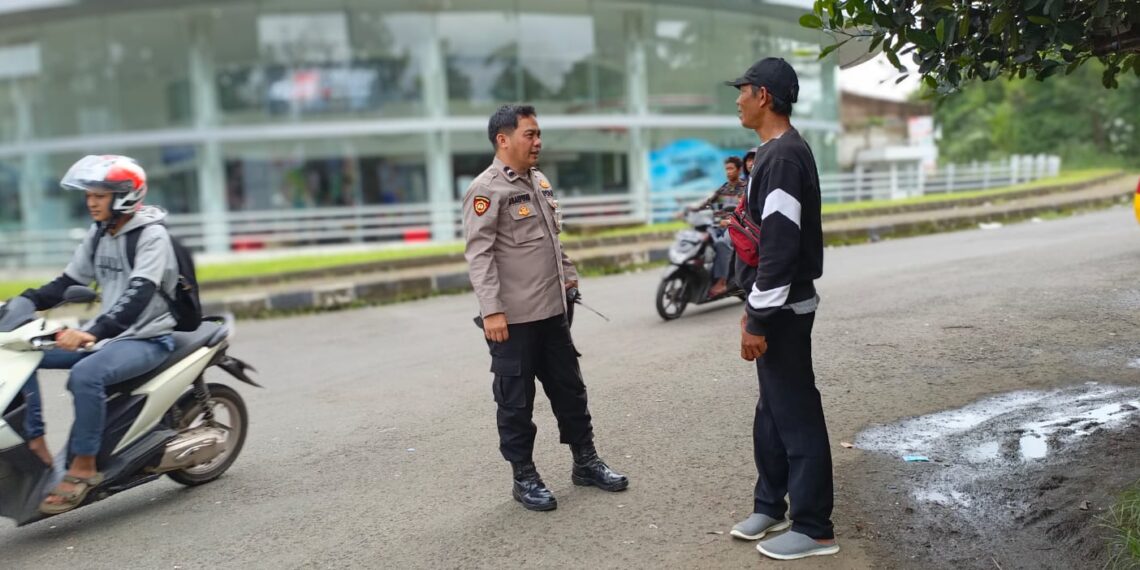Ciptakan Rasa Aman, Anggota Samapta Polsek Warudoyong Laksanakan Patroli dialogis di Siang Hari
