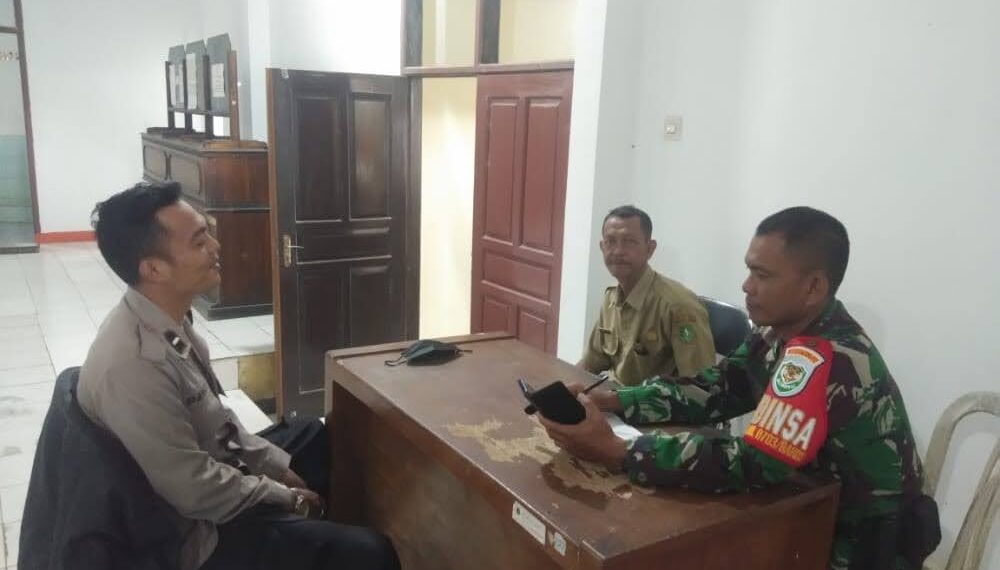 Berikan Himbauan Kamtibmas Menjelang Pemilu Bhabinkamtibmas Polsek Cibeureum Sambangi Warga / Perangkat Kelurahan Bersama Babinsa