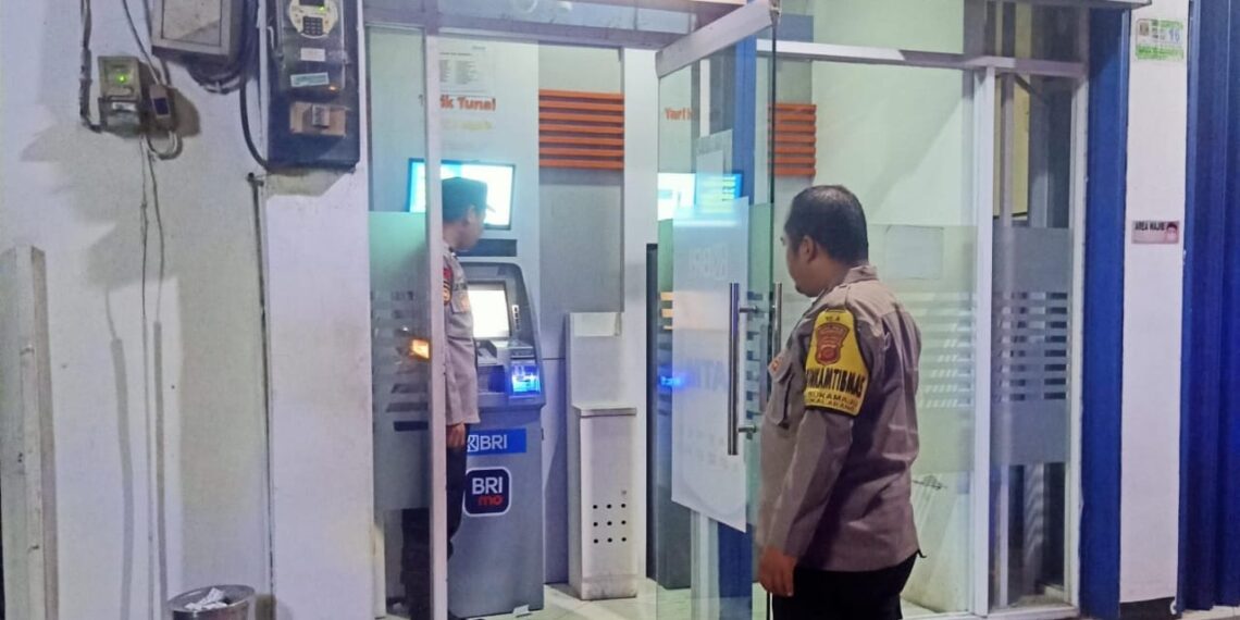 Kontrol Bank Bri Dan Atm Polsek Sukalarang Patroli Malam Hari Cegah Kejahatan Perbankkan