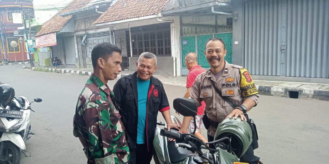Bhabinkamtibmas Kelurahan Nyomplong Laksanakan Sambang Ke Warga Setempat