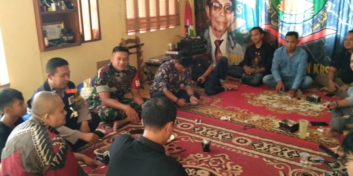 Bhabinkamtibmas Selawangi Dan Babinsa Selawangilaksanakan Giat Silahturahmi Sambang Sekaligus Penggalangan Dalam Rangka Kunjungan Silaturahmi