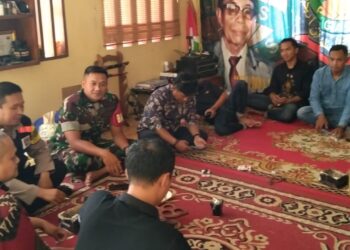 Bhabinkamtibmas Selawangi Dan Babinsa Selawangilaksanakan Giat Silahturahmi Sambang Sekaligus Penggalangan Dalam Rangka Kunjungan Silaturahmi