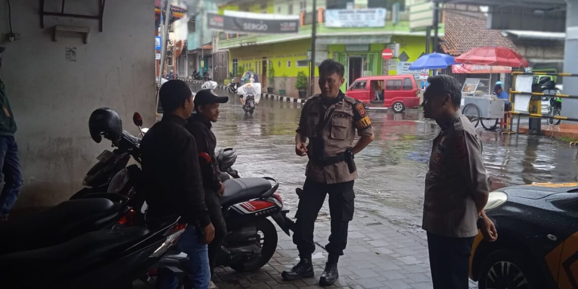 Ciptakan Rasa Aman, Anggota Samapta Polsek Warudoyong Laksanakan Patroli dialogis di Siang Hari