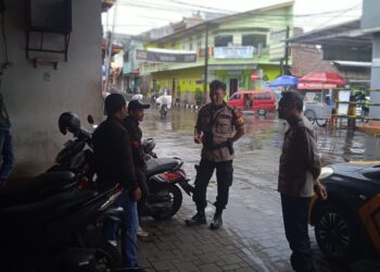Ciptakan Rasa Aman, Anggota Samapta Polsek Warudoyong Laksanakan Patroli dialogis di Siang Hari