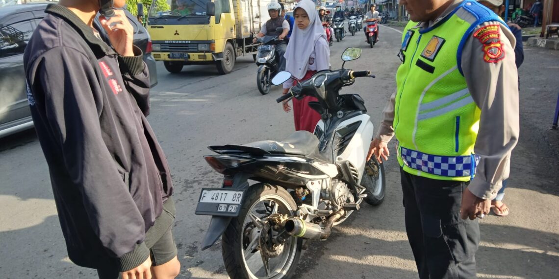 Polsek Sukaraja Rutin Melakukan Penertiban Knalpot Yang Tidak Sesuai Speknya Di Sejumlah Titik Di Area Setempat