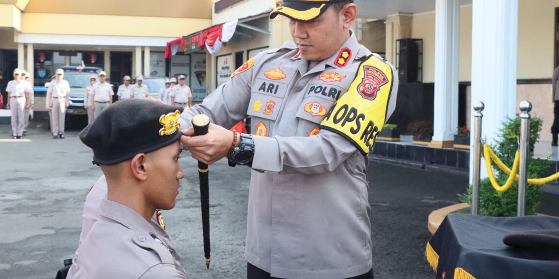 Sematkan Baret, Ini Pesan Kapolres Sukabumi Kota