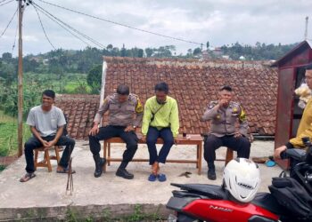 Dekatkan Dengan Masyarakat Polsek Kadudampit Patroli Rutin