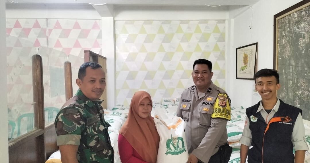 Laksanakan Monitoring Penyaluran Bantuan Pangan Cadangan Beras Pemerintah Oleh Bhabinkamtibmas Polsek Warudoyong