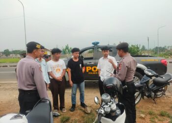 Polsek Cibeureum Patroli Dialogis dan Sambangi Warga