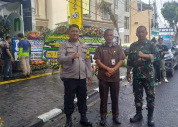 Cegah Aksi Kejahatan, Anggota Bhabinkamtibmas berikan Himbauan Kamtibmas Kepada Security