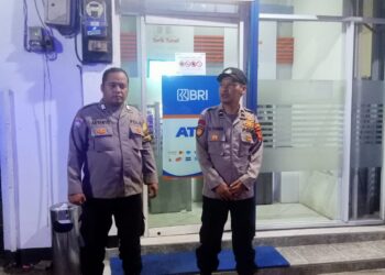 Polisi Polsek Sukalarang Patroli Malam Hari Kontrol ATM BRI Cegah Kejahatan Perbankan