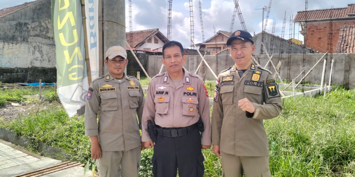 Unit Samapta  Polsek Cisaat Menyambangi Sat Pol PP Kecamatan Cisaat