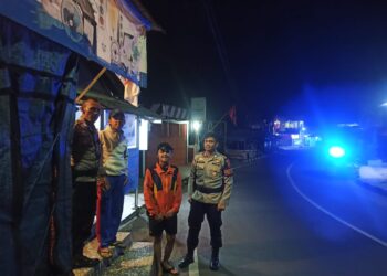 Sampaikan Pesan Kamtibmas dan Cegah Kejahatan di Malam Hari Polsek Lembursitu Lakukan Patroli Malam Hari