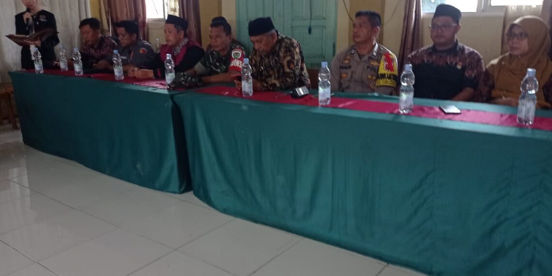 Polsek Cireunghas Melaksanakan Pengawasan Pelantikan Kelompok Penyelenggaraan Pemungutan Suara (KPPS)