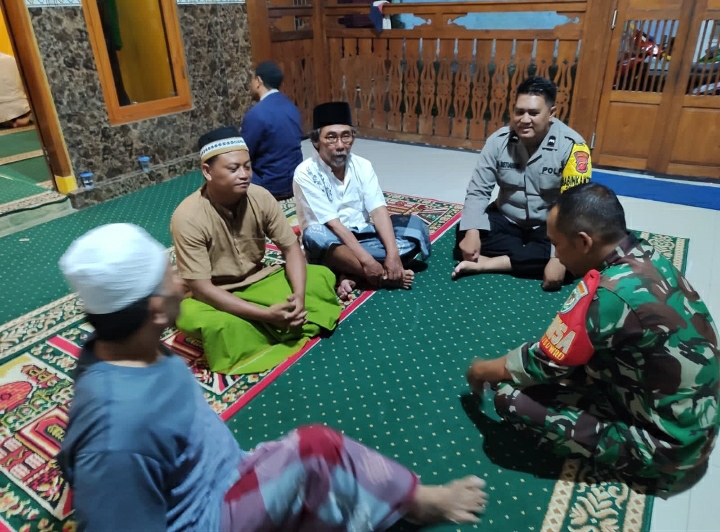 Sholat Subuh Berjama’ah Bersama Warga Bhabinkamtibmas Kelurahan Benteng Polsek Warudoyong