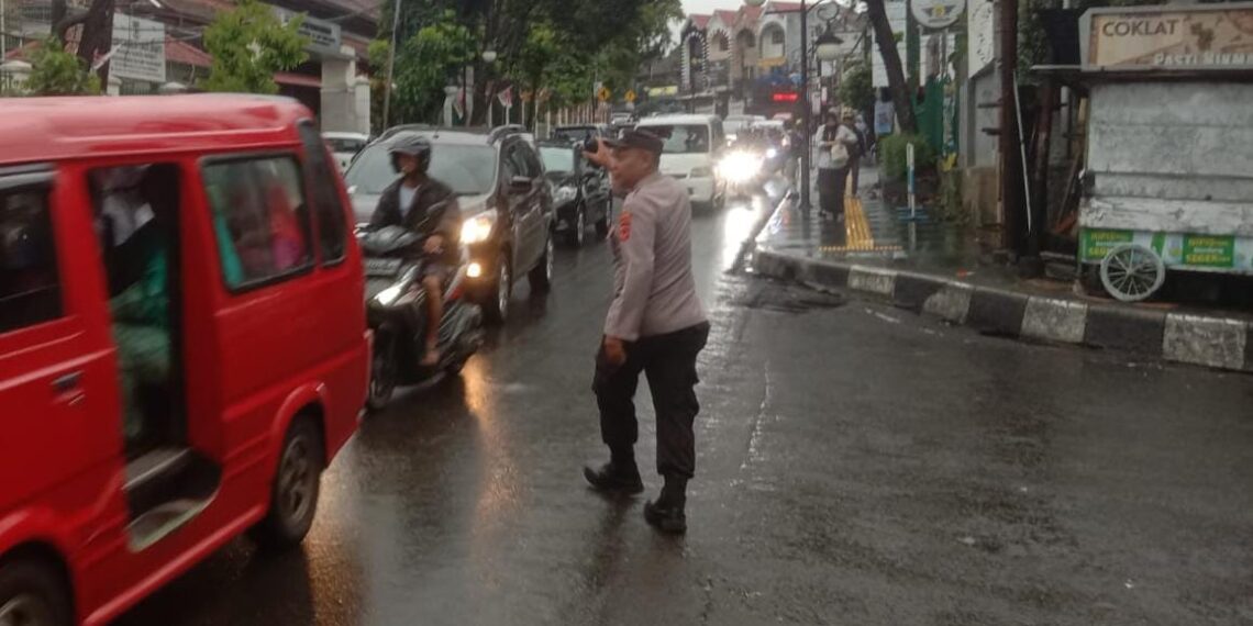 Polsek Cikole Laksanakan Pengaturan Pagi