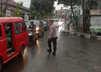 Polsek Cikole Laksanakan Pengaturan Pagi