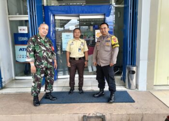 Bhabinkamtibmas Polsek Cikole Beserta Babinsa Laksanakan Sambang Dengan Satpam diwilayah Binaanya