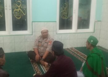Bhabinkamtibmas Polsek Sukabumi Sholat Berjamaah