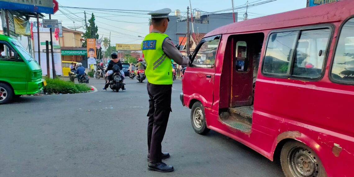 Polsek Warudoyong Lakukan Gatur Lalu Lintas Antisipasi Kemacetan