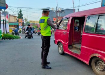 Polsek Warudoyong Lakukan Gatur Lalu Lintas Antisipasi Kemacetan