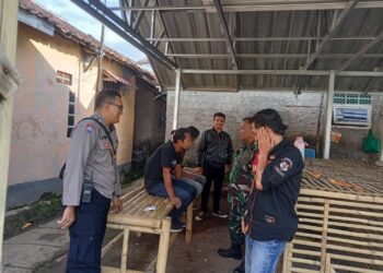 Bhabinkamtibmas Bersinergi dengan Babinsa Sambangi Warga Untuk Tingkatkan Harkamtibmas